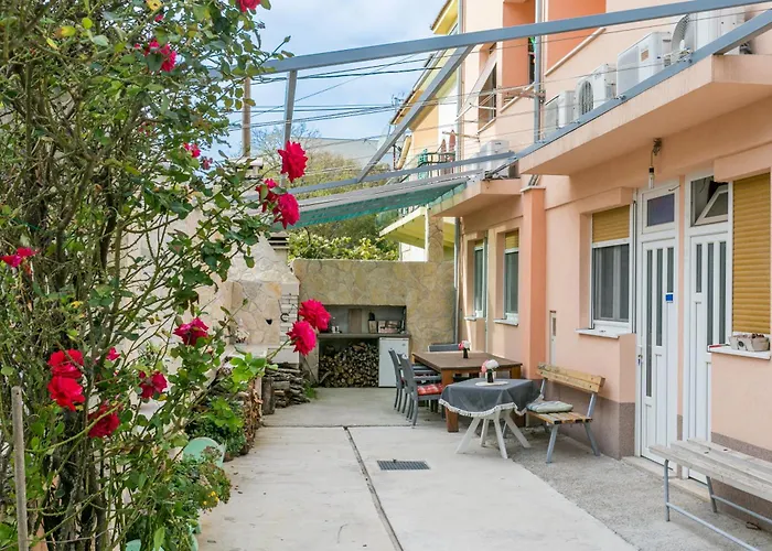 Apartment With Parking Space - 14051 *